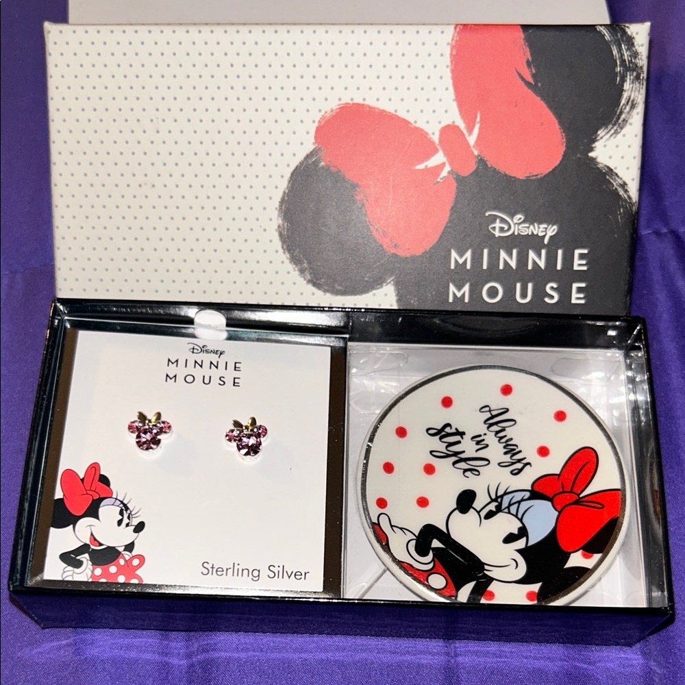 Disney Minnie Mouse pink earrings